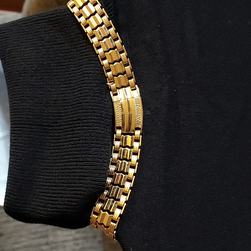 ๐SAC Retro Goldtone choker - Picture 2 of 3